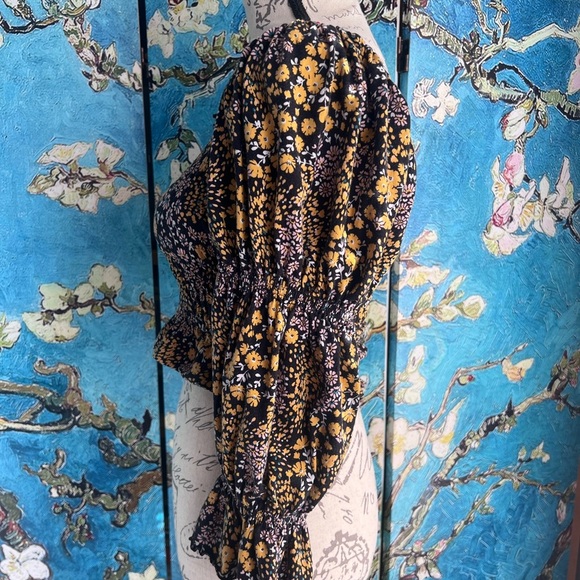 Topshop sz 4, floral, crop top. - Picture 5 of 8